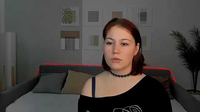 Snapshot of MiaLacrice chatting on 05-18-26, 04:18 MiaLacrice online show from 05-18-26, 04:18