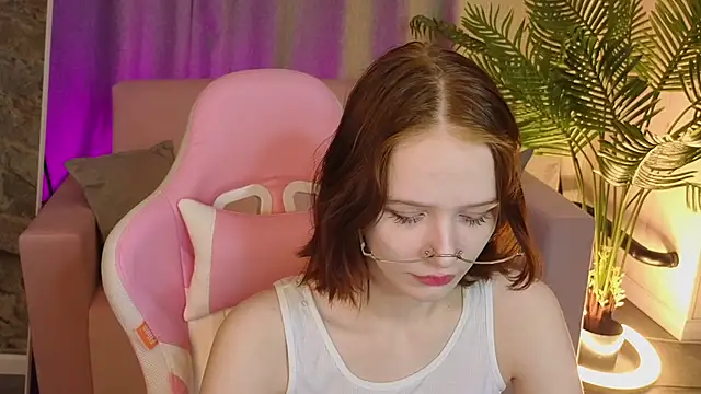 AliceJohansone online show from 05-25-26, 01:33