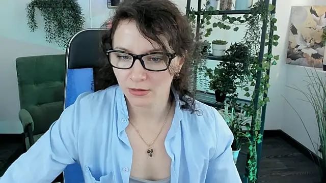 AureliaGleam online show from 05-18-26, 04:40