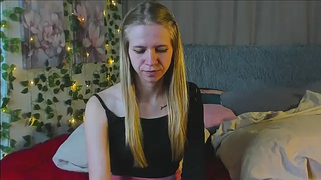 Squirt Cutie online show from 05-24-26, 08:25
