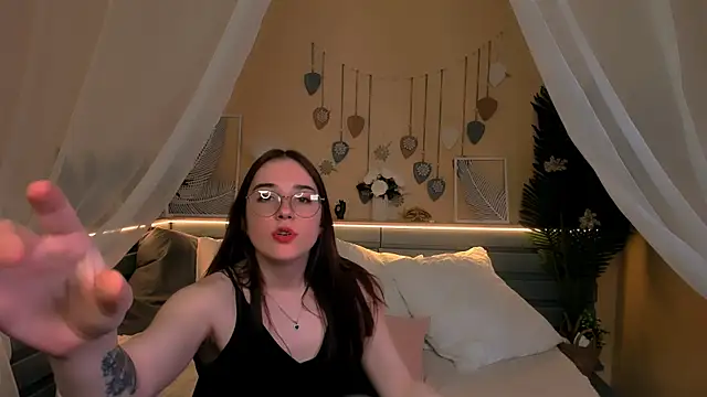 Maya Winters online show from 05-12-26, 10:45