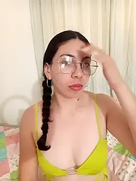 Mia essence online show from 05-20-26, 07:31