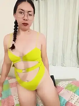 Mia essence online show from 05-29-26, 02:48