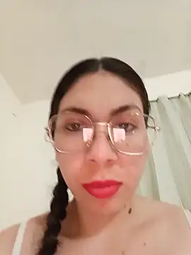 Mia essence online show from 06-18-26, 10:47