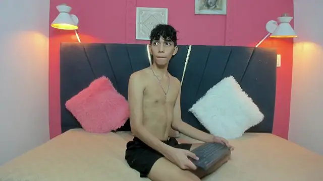 ero boy40 online show from 06-04-26, 04:07