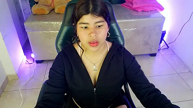 Mia kittie m online show from 05-20-26, 07:31