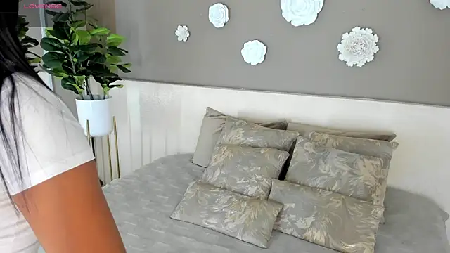 Snapshot of dionneventuri chatting on 05-17-26, 03:30 dionneventuri online show from 05-17-26, 03:30