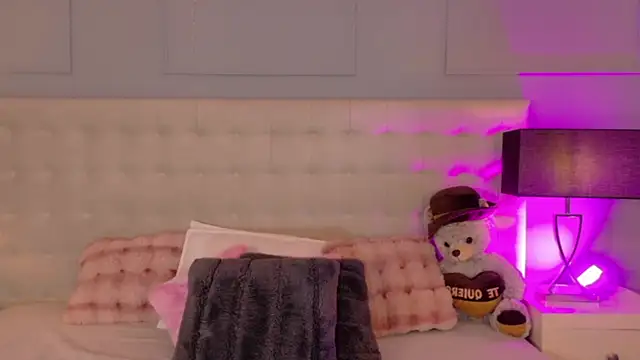 DulceeGarcia online show from 07-18-26, 04:27