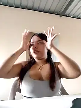 Daniela-Peruana online show from 05-23-26, 08:24