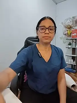 alanahot94 online show from 06-06-26, 01:00