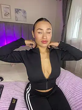 Victoria Hils online show from 05-29-26, 04:16
