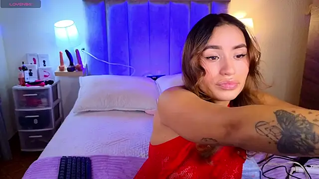 Victoria Hils online show from 06-08-26, 05:02