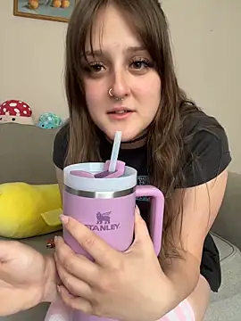 Snapshot of Hazel_Haze chatting on 05-18-26, 01:28 Hazel Haze online show from 05-18-26, 01:28