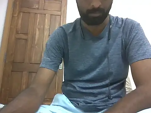 Snapshot of Ijus12 chatting on 05-08-26, 05:40 Ijus12 online show from 05-08-26, 05:40
