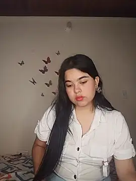 Snapshot of MiiaHott_W chatting on 05-26-26, 02:57 MiiaHott W online show from 05-26-26, 02:57