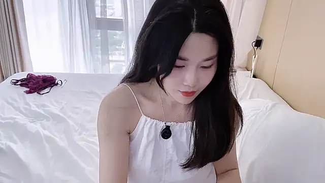 Emma qiqi online show from 05-20-26, 02:18