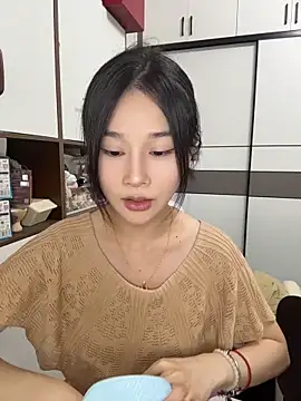 cuteluky18 online show from 05-27-26, 01:08