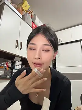 cuteluky18 online show from 05-30-26, 01:52