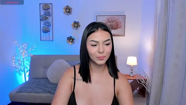 Emma Moretti1 online show from 05-26-26, 07:43
