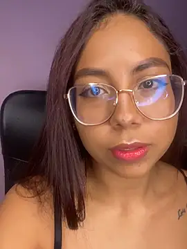 Snapshot of SaritaaHot chatting on 05-13-26, 04:54 SaritaaHot online show from 05-13-26, 04:54