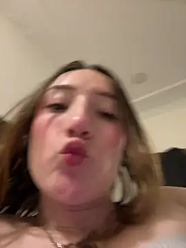 Snapshot of Valery_Salmons chatting on 07-18-26, 02:38 Valery Salmons online show from 07-18-26, 02:38