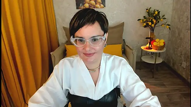 Snapshot of MayaNoire chatting on 06-06-26, 08:24 MayaNoire online show from 06-06-26, 08:24
