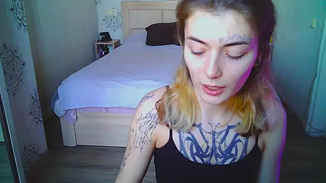 Snapshot of HarrisLola chatting on 05-12-26, 01:08 HarrisLola online show from 05-12-26, 01:08