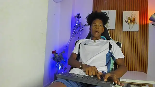 Afrowayuu online show from 05-21-26, 05:42