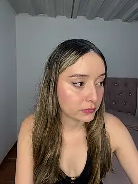 Sarisloves online show from 05-17-26, 01:14