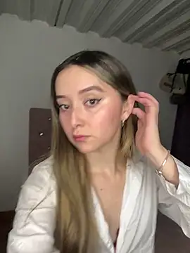 Sarisloves online show from 05-22-26, 03:46