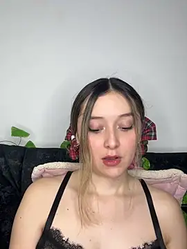 Sarisloves online show from 06-24-26, 12:53
