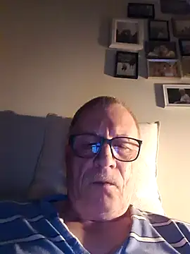Snapshot of NextAct92 chatting on 05-17-26, 10:17 NextAct92 online show from 05-17-26, 10:17