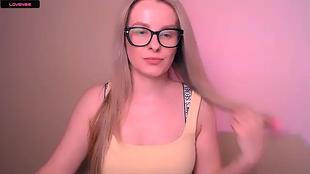 Snapshot of MariaTess_ chatting on 05-10-26, 05:29 MariaTess online show from 05-10-26, 05:29