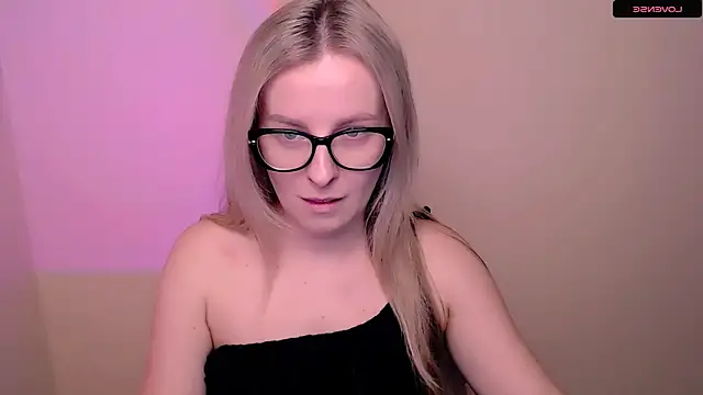 Snapshot of MariaTess_ chatting on 05-12-26, 03:20 MariaTess online show from 05-12-26, 03:20