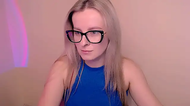 Snapshot of MariaTess_ chatting on 05-14-26, 04:03 MariaTess online show from 05-14-26, 04:03