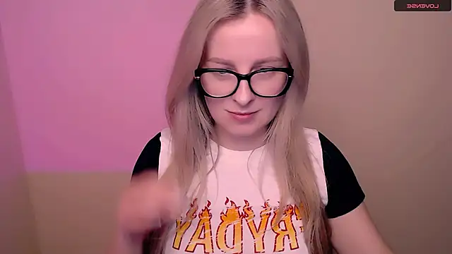 Snapshot of MariaTess_ chatting on 05-20-26, 02:56 MariaTess online show from 05-20-26, 02:56