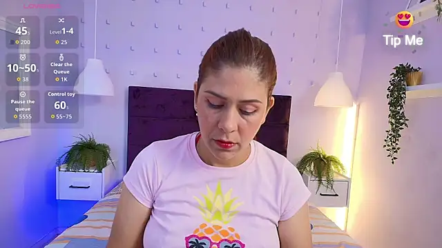 Snapshot of Sirenyrouss chatting on 05-28-26, 03:59 Sirenyrouss online show from 05-28-26, 03:59