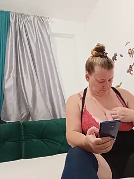 Snapshot of JuliaBestX chatting on 06-28-26, 01:11 JuliaBestX online show from 06-28-26, 01:11