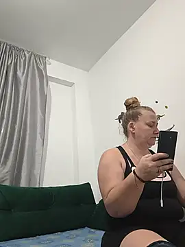 Snapshot of JuliaBestX chatting on 07-17-26, 11:09 JuliaBestX online show from 07-17-26, 11:09
