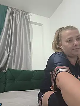 Snapshot of JuliaBestX chatting on 07-23-26, 10:40 JuliaBestX online show from 07-23-26, 10:40