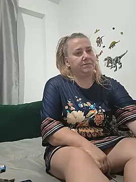 Snapshot of JuliaBestX chatting on 08-08-26, 10:23 JuliaBestX online show from 08-08-26, 10:23