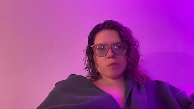 cozyqt94 online show from 05-26-26, 01:45
