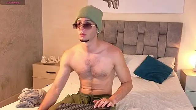 isaacblaze  online show from 05-23-26, 03:56