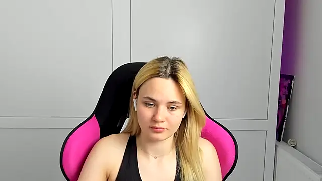 Emma starrs  online show from 05-26-26, 07:10