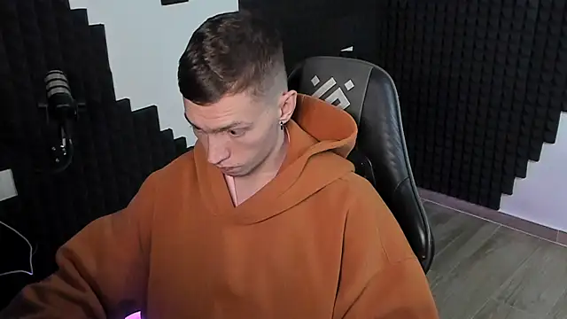 More than friend online show from 05-18-26, 02:12