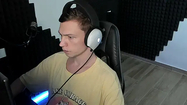 More than friend online show from 07-04-26, 03:40