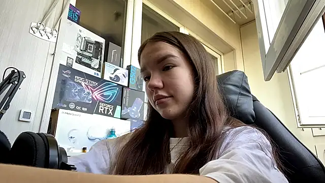 Snapshot of FewerCadre chatting on 05-14-26, 09:05 FewerCadre online show from 05-14-26, 09:05