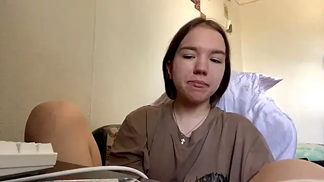 Snapshot of FewerCadre chatting on 05-25-26, 09:04 FewerCadre online show from 05-25-26, 09:04