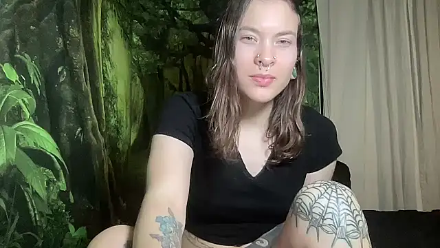 Snapshot of mo0ngoddess chatting on 01-14-25, 11:10 mo0ngoddess online show from 01-14-25, 11:10