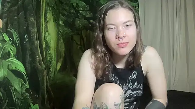 Snapshot of mo0ngoddess chatting on 01-16-25, 05:21 mo0ngoddess online show from 01-16-25, 05:21